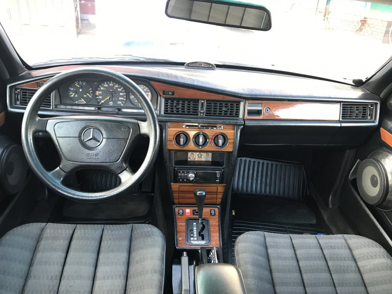 Мерседес Бенц 190 w201 торпеда