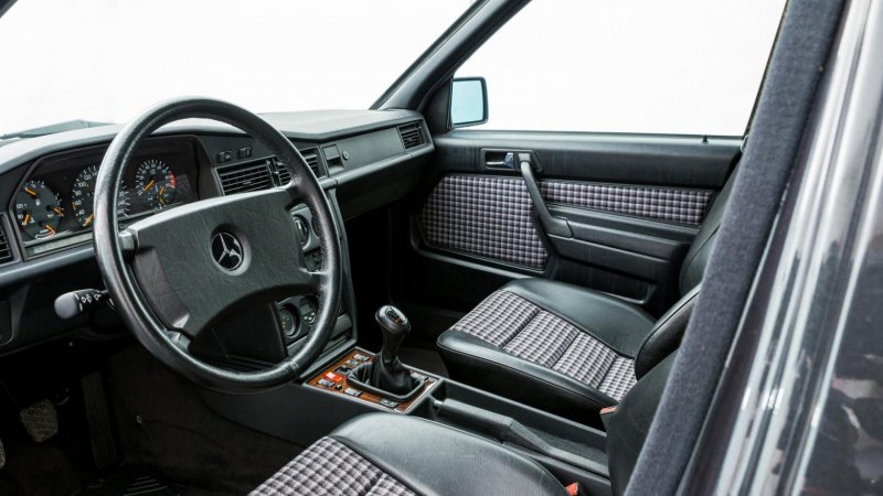190e Мерседес салон