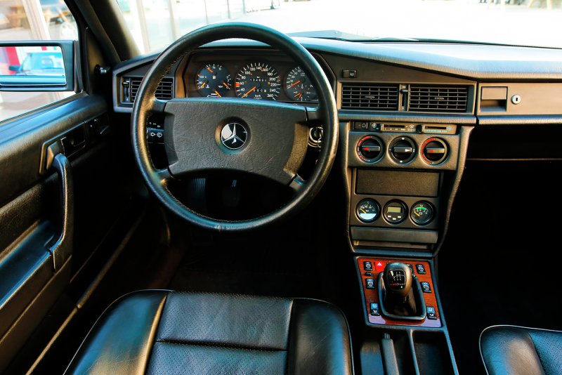 190e Мерседес салон