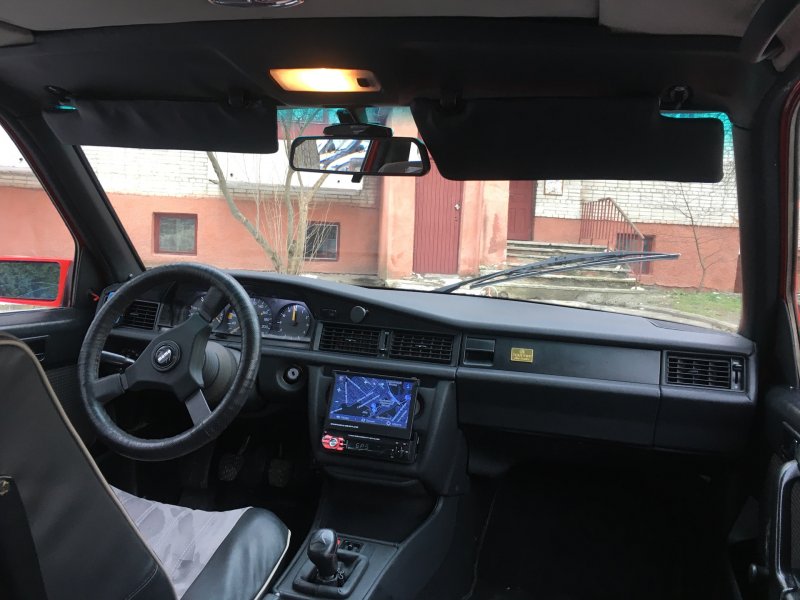 Mercedes Benz 190 w201 салон