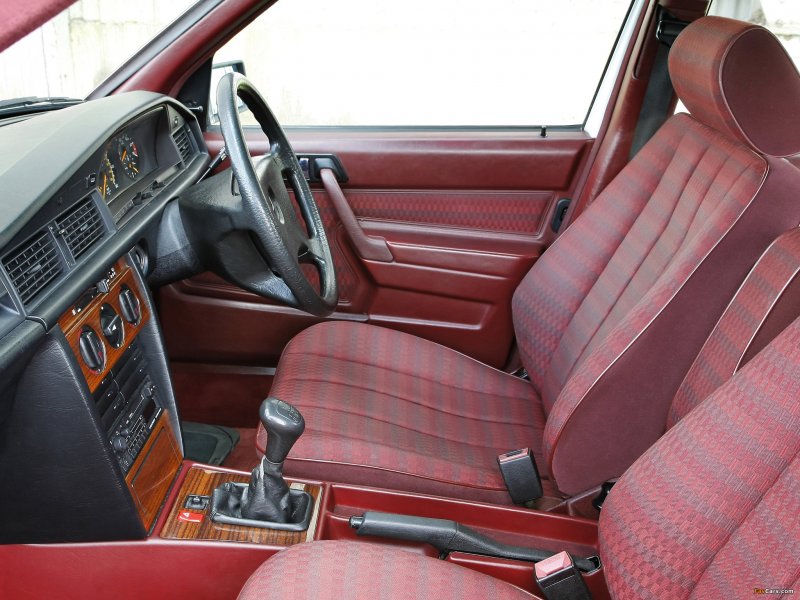 Mercedes Benz 190 w201 салон