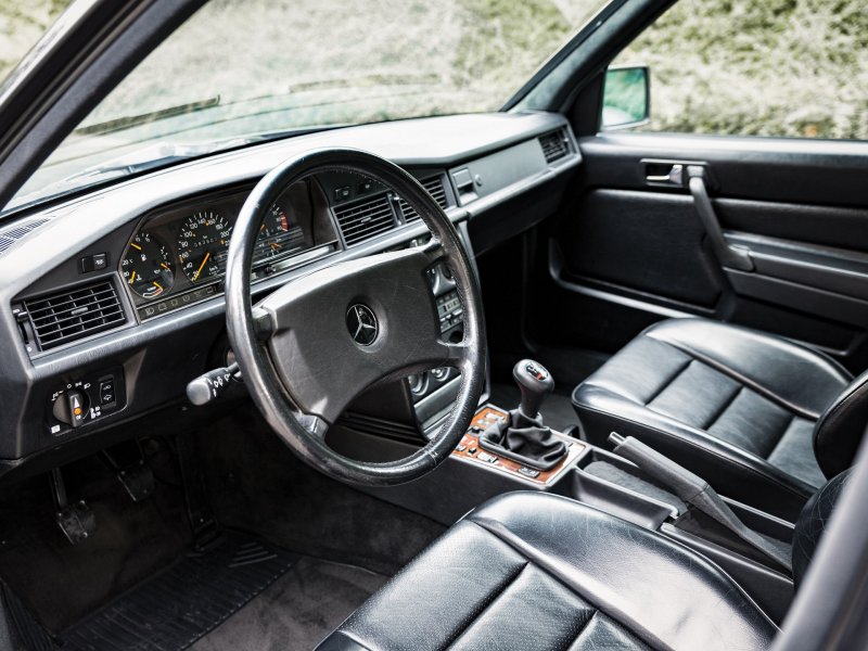 190e Мерседес салон