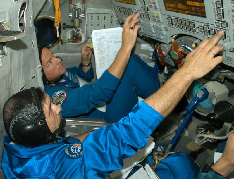 Летающий вертолет на Космонавта