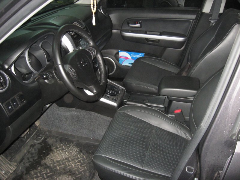 Suzuki Grand Vitara 2010 салон
