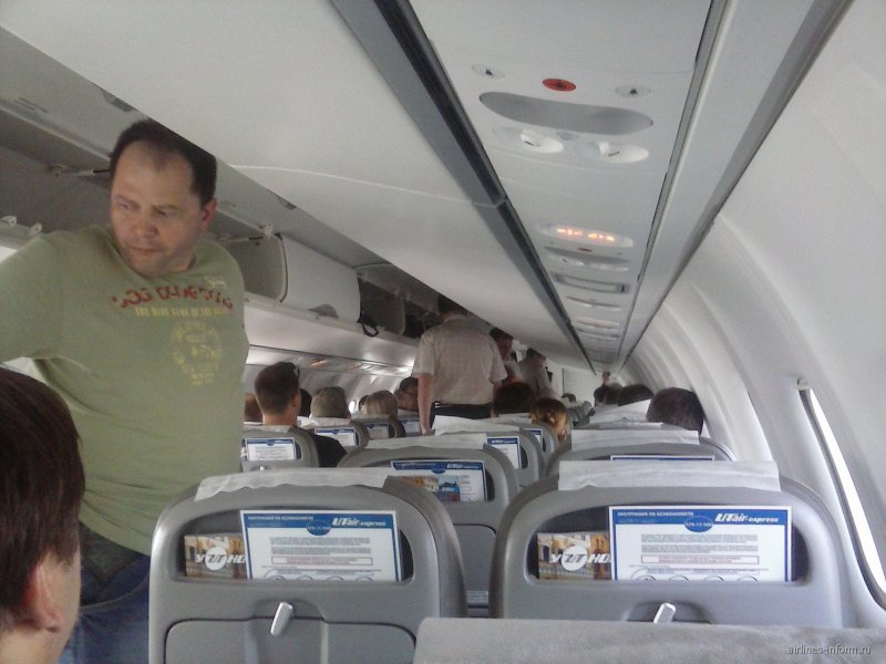 ATR 72 самолет UTAIR салон