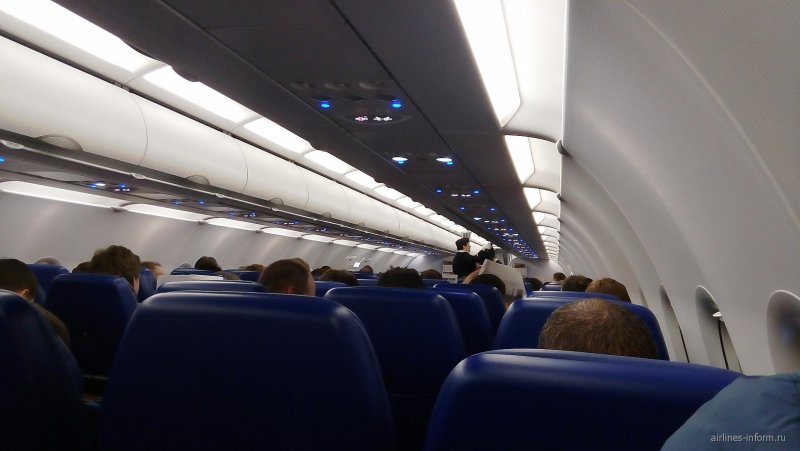 Boeing 737-500 UTAIR
