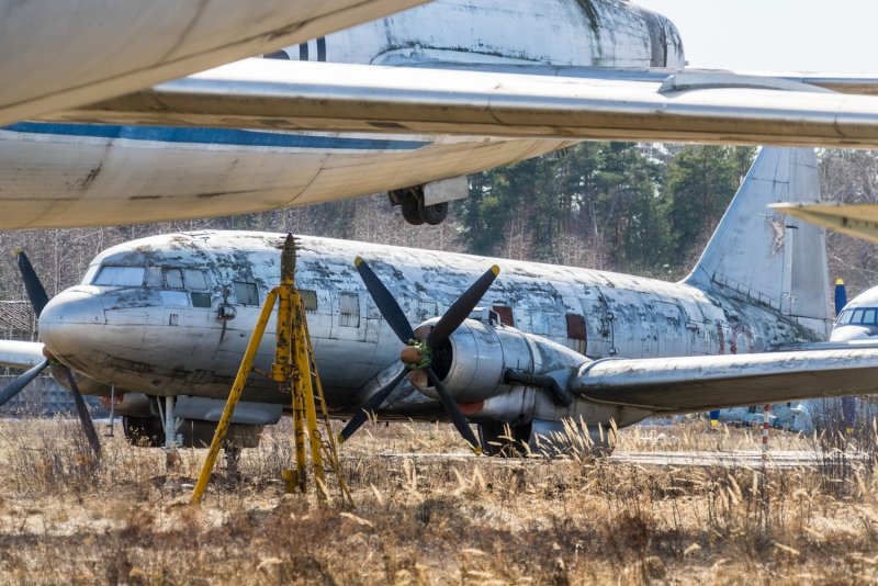 Транспортный самолет ил-12т
