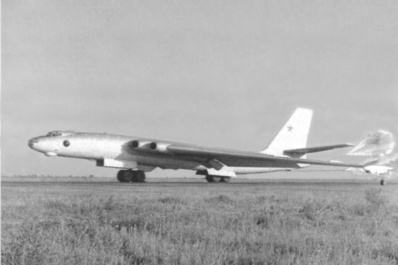 Транспортный самолет ил-12т