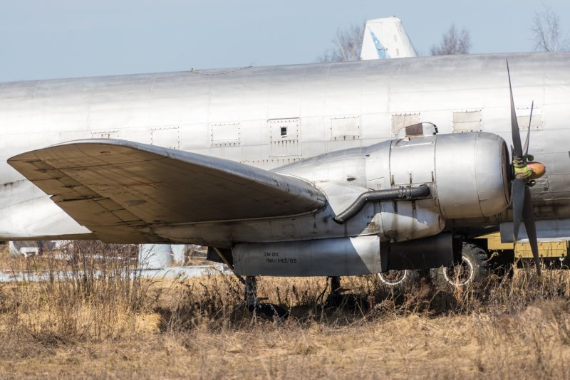 Самолет ил-12д