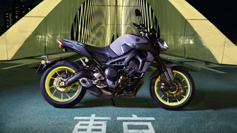 Yamaha mt09 вид сбоку
