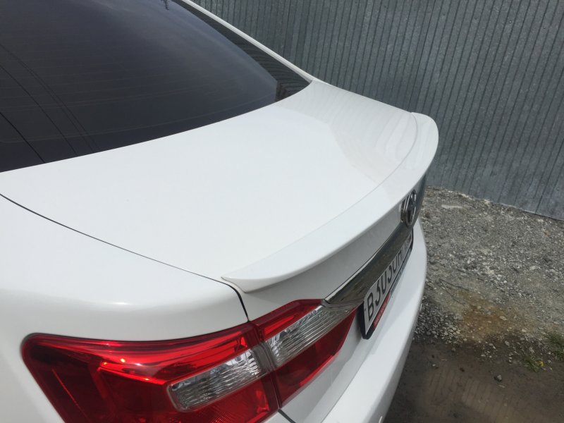 Спойлер лип багажника Toyota Camry 70