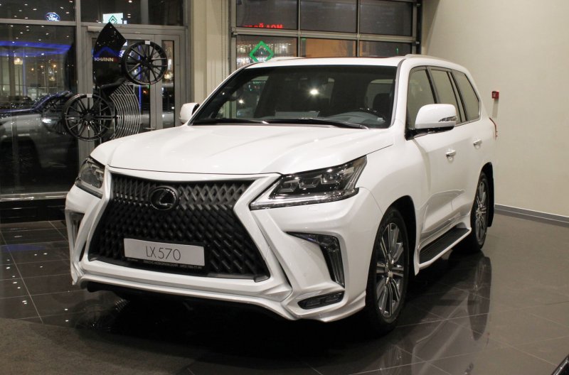 Lexus LX 570 белый зимой