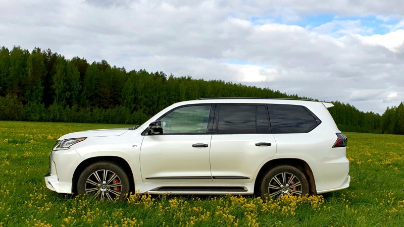 Lexus LX 570 белый