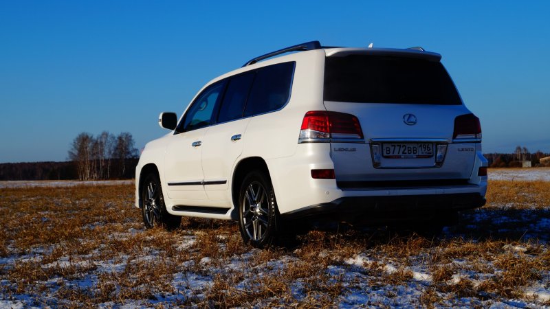 Lexus LX 570 белый