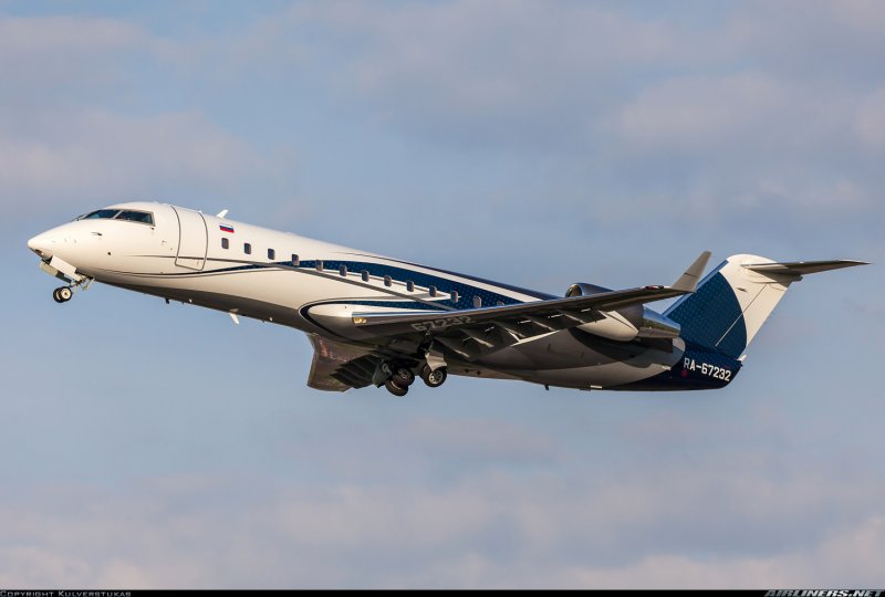 Самолет CRJ-200 LR