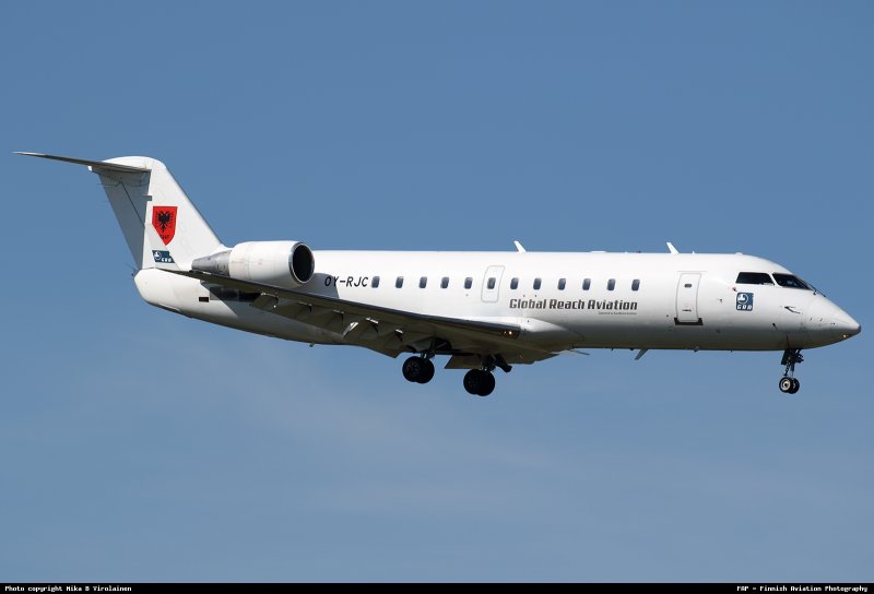 Канадский самолет CRJ-200