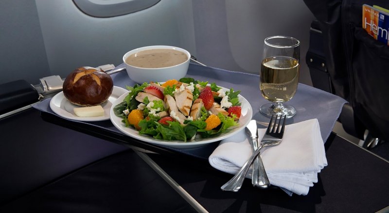 Самолет United Airlines 1 класс еда
