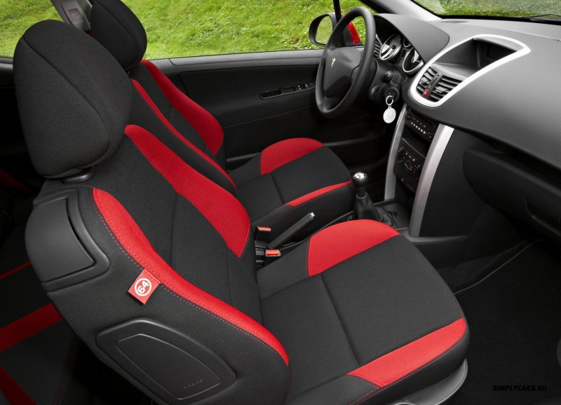 Peugeot 207 салон