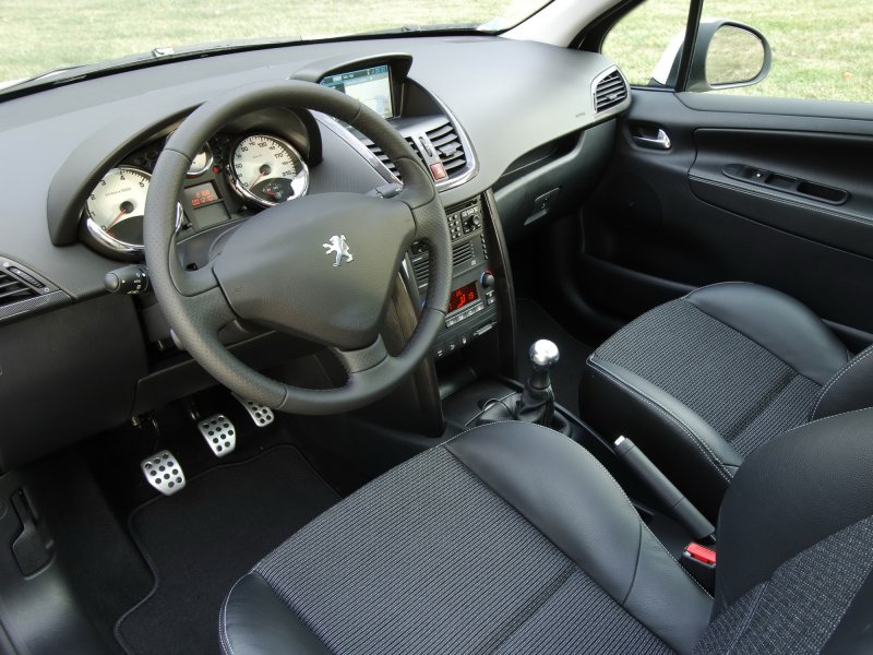 Peugeot 207 салон