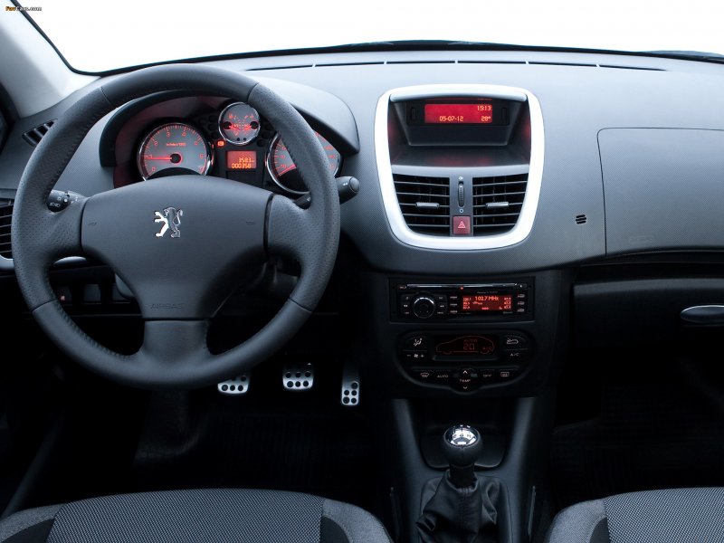 Peugeot 207 салон