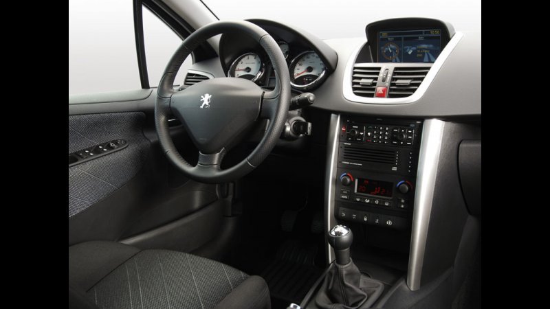 Peugeot 207 салон