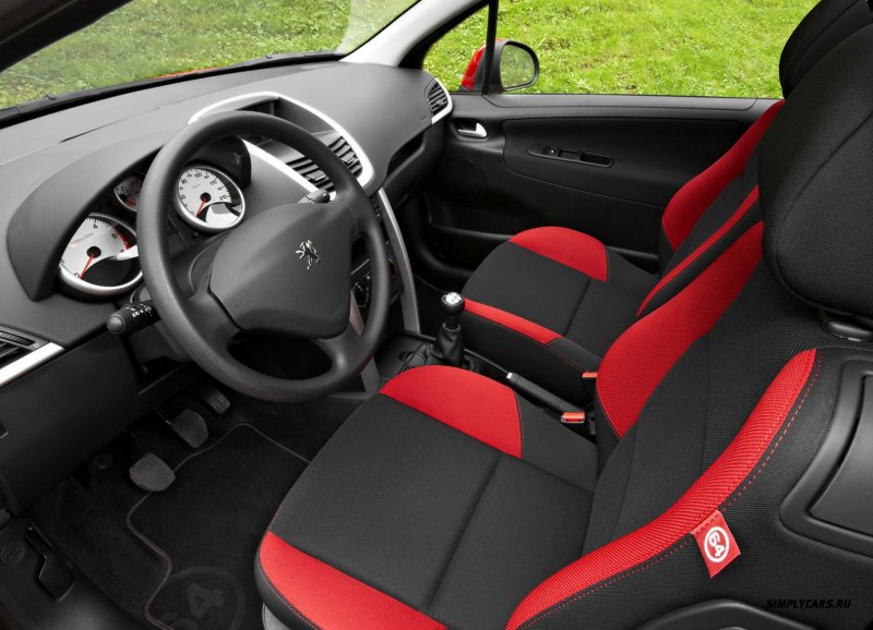 Peugeot 207 салон