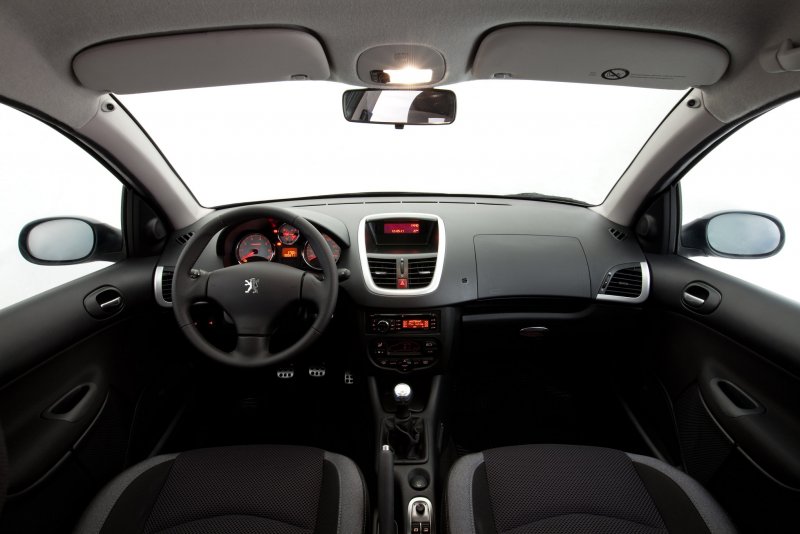 Peugeot 207 салон