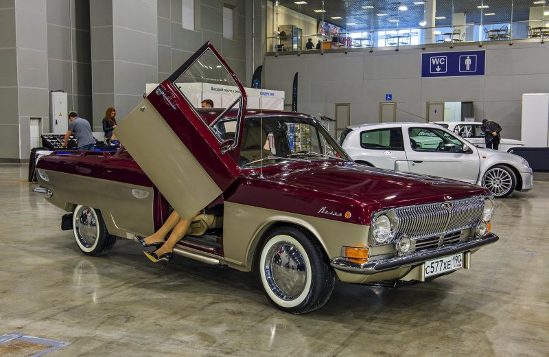 Двухцветные автомобили с завода