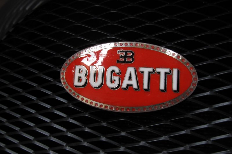Bugatti логотип автомобиля
