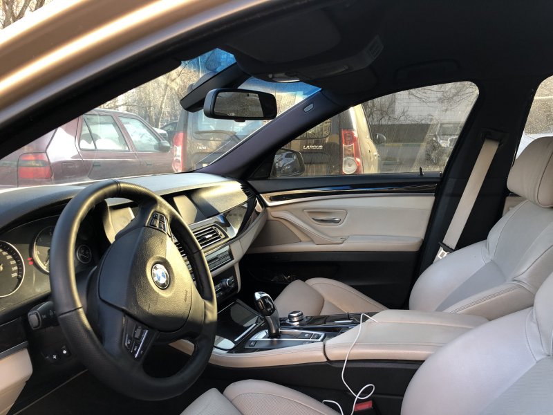 BMW x1 устричный салон