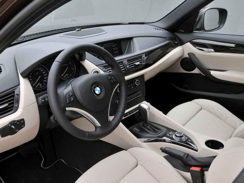 BMW x1 2012 салон