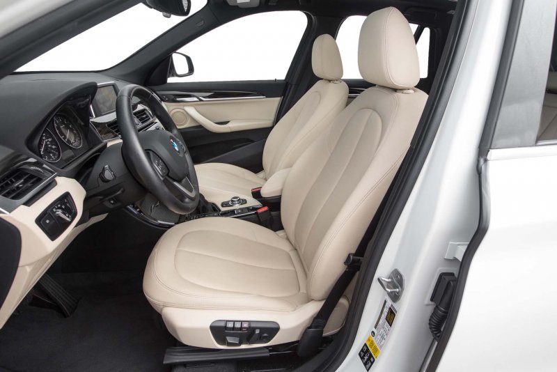 BMW x1 белый салон