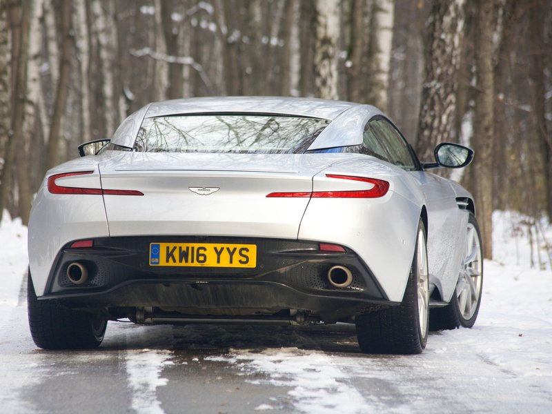 Aston Martin db11 сзади