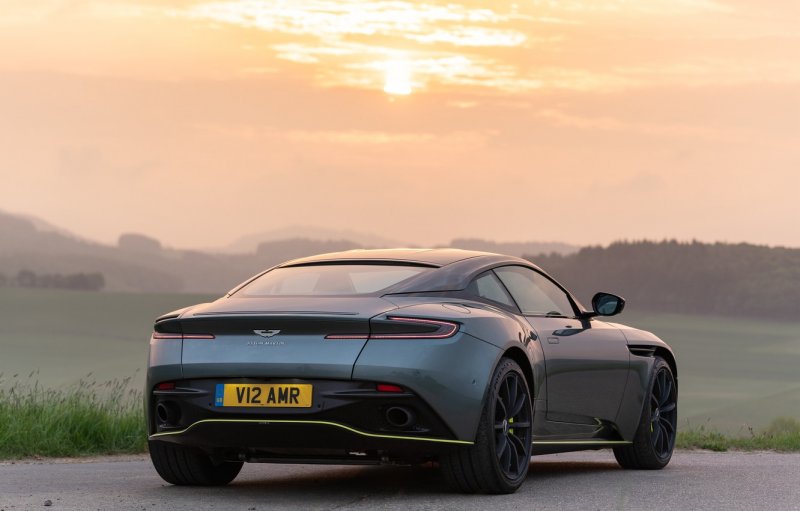 Автомобиль Aston Martin db11