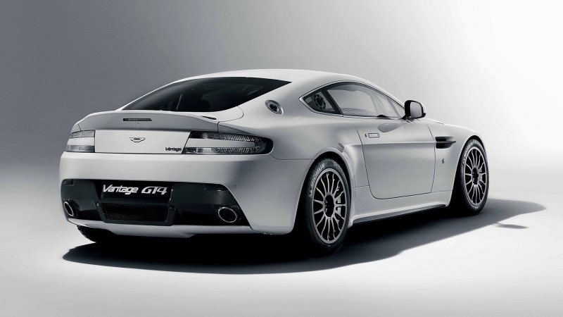 Aston Martin v8 Vantage 2010