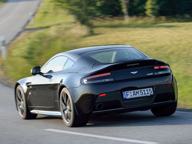 Aston Martin v8 Vantage 2014