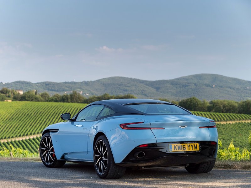 Автомобиль Aston Martin db11