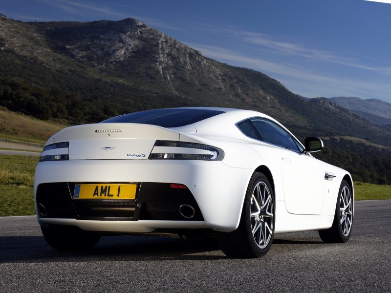 Aston Martin Vantage 2011