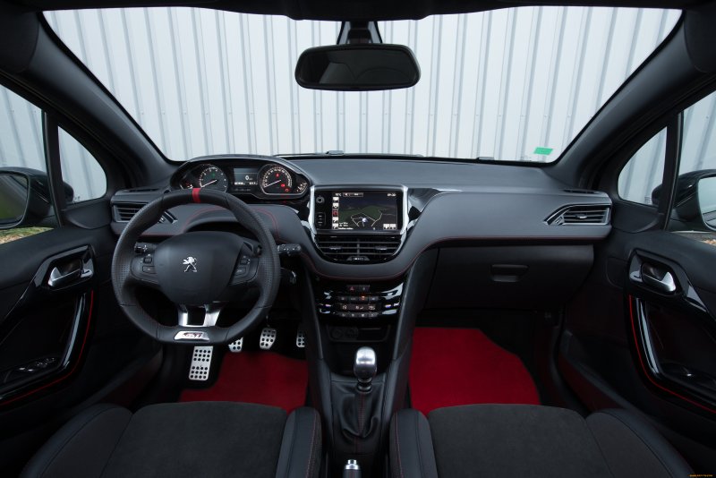 208 GTI интерьер