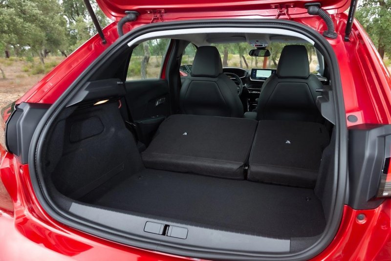 Peugeot 208 багажник