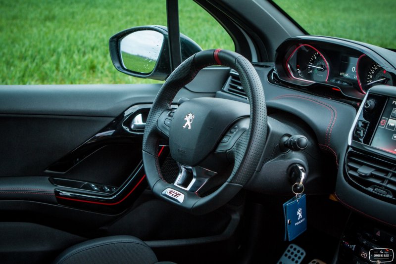 Peugeot 208 inside