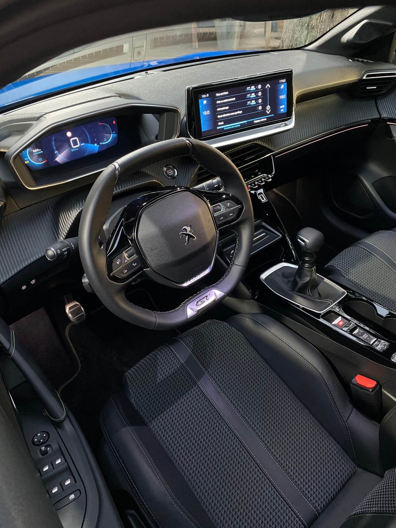 Peugeot 208 gt line 2020