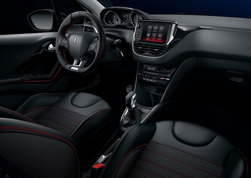 Peugeot 2008 салон