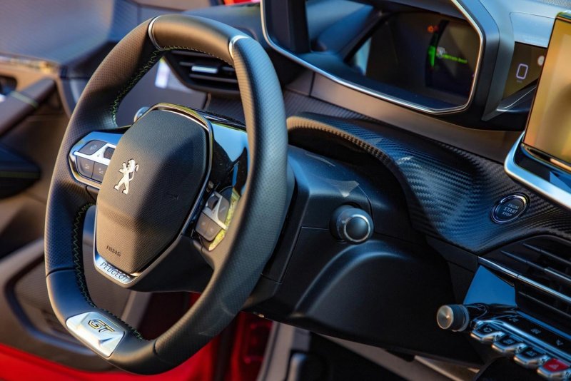 Peugeot 208 2020 салон