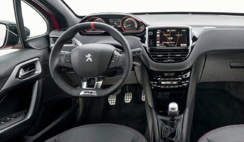 Peugeot 208 интерьер