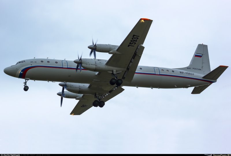Ил-18 пассажирский самолёт