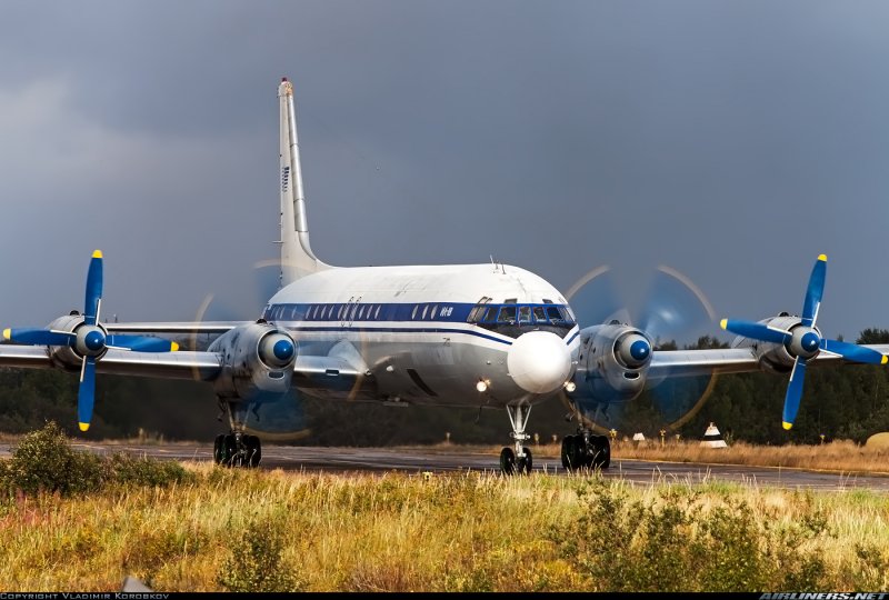 Ил-18 пассажирский самолёт СССР