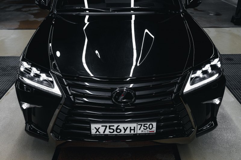 Lexus LX 570 Superior Black Vision