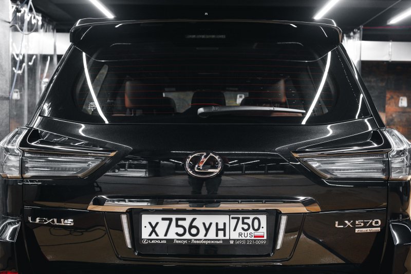 LX 570 Black Vision