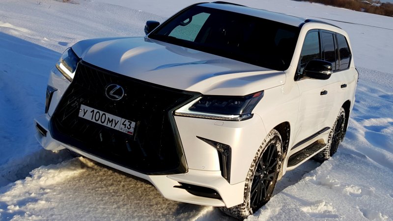 LX 570 Black Vision 2020